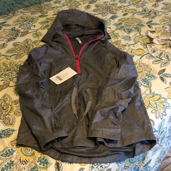 SOLD OUT ONLINE Fabletics DANIELLE: made to be seen (reflective) - Picture 2 of 12